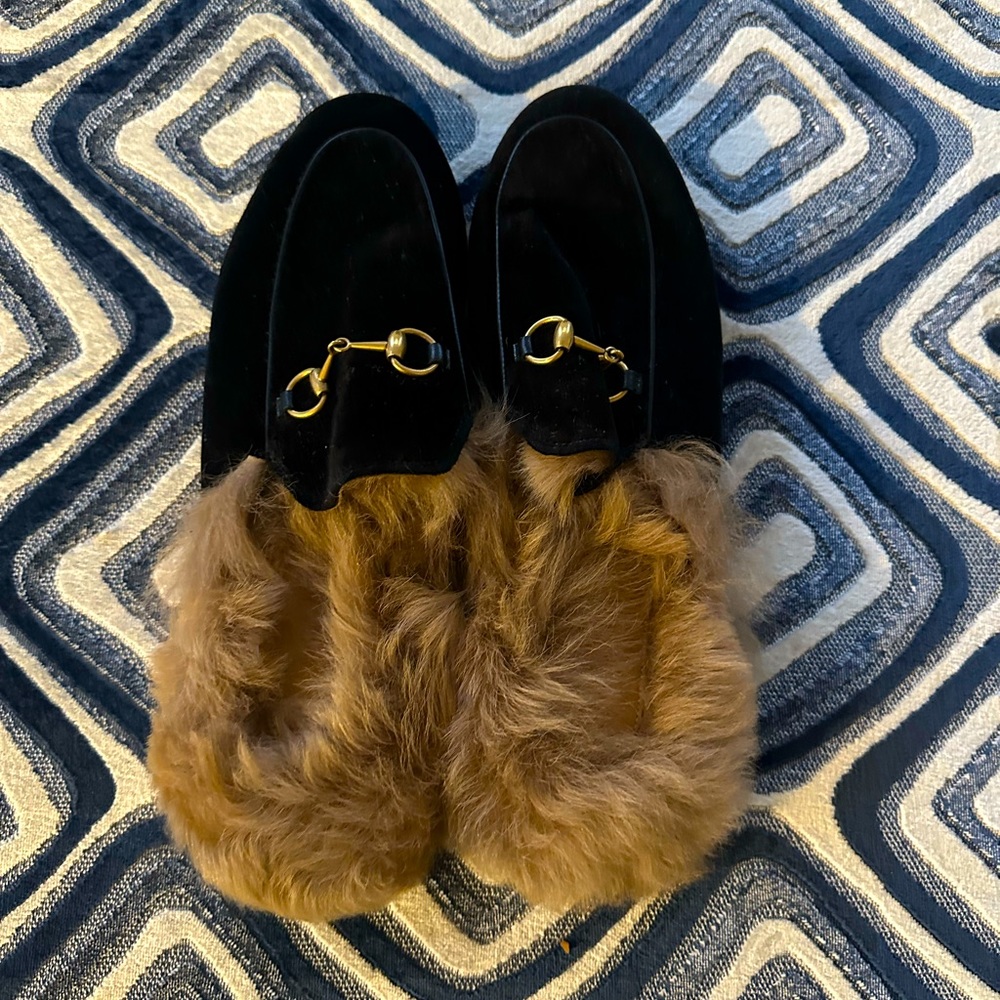 Gucci Slippers. Size 39. Black